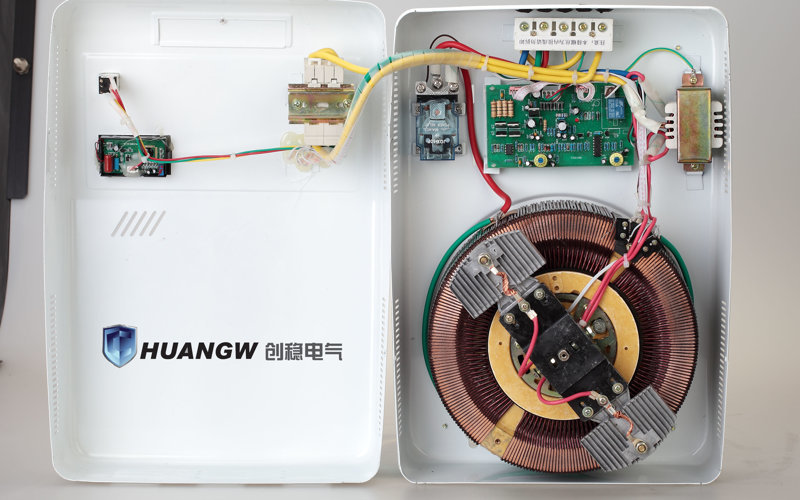 全自動交流穩壓器內部結構 全自動交流穩壓器內部結構